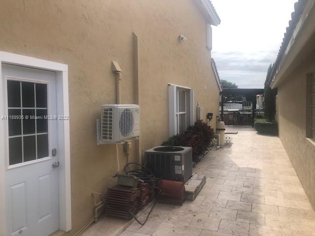 Three Lakes Miami, FL 33186 - Photo 9 of 42