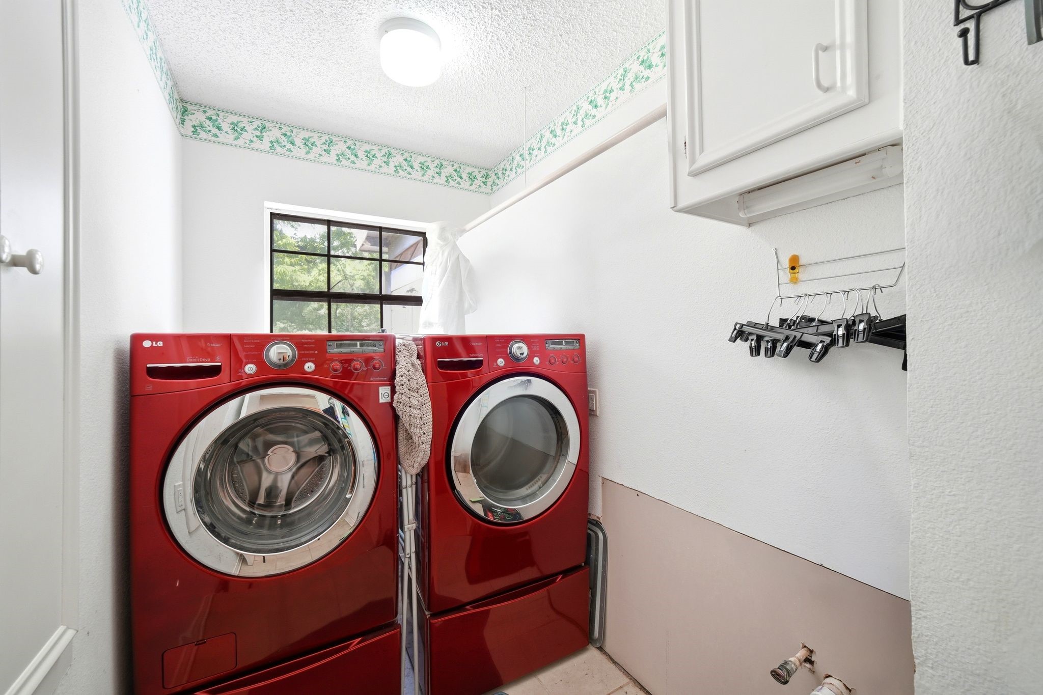 151 Tweedy Lane Sweeny, TX 77480 - Photo 35 of 50 Laundry room