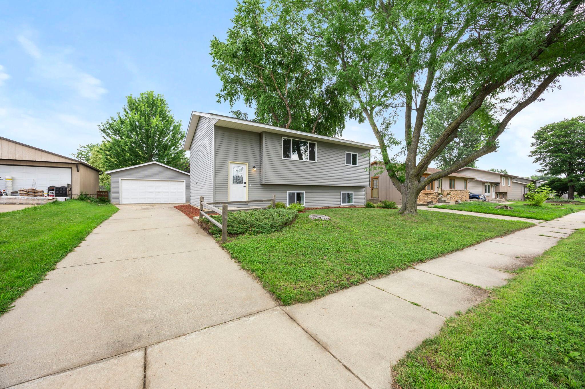 2043 42nd Street Northwest Rochester, MN 55901 - Photo 2 of 30