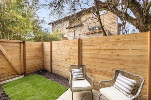 $735,000 | 14321 C Interlake Avenue North, Seattle, WA 98133