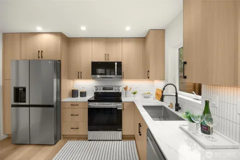 $735,000 | 14321 C Interlake Avenue North, Seattle, WA 98133