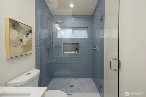 $735,000 | 14321 C Interlake Avenue North, Seattle, WA 98133