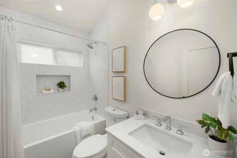 $735,000 | 14321 C Interlake Avenue North, Seattle, WA 98133