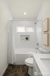 $735,000 | 14321 C Interlake Avenue North, Seattle, WA 98133