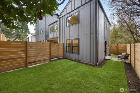 $735,000 | 14321 C Interlake Avenue North, Seattle, WA 98133