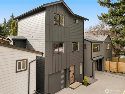 $735,000 | 14321 C Interlake Avenue North, Seattle, WA 98133