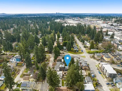 $735,000 | 14321 C Interlake Avenue North, Seattle, WA 98133