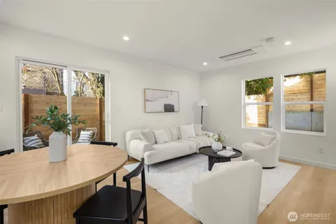 $735,000 | 14321 C Interlake Avenue North, Seattle, WA 98133