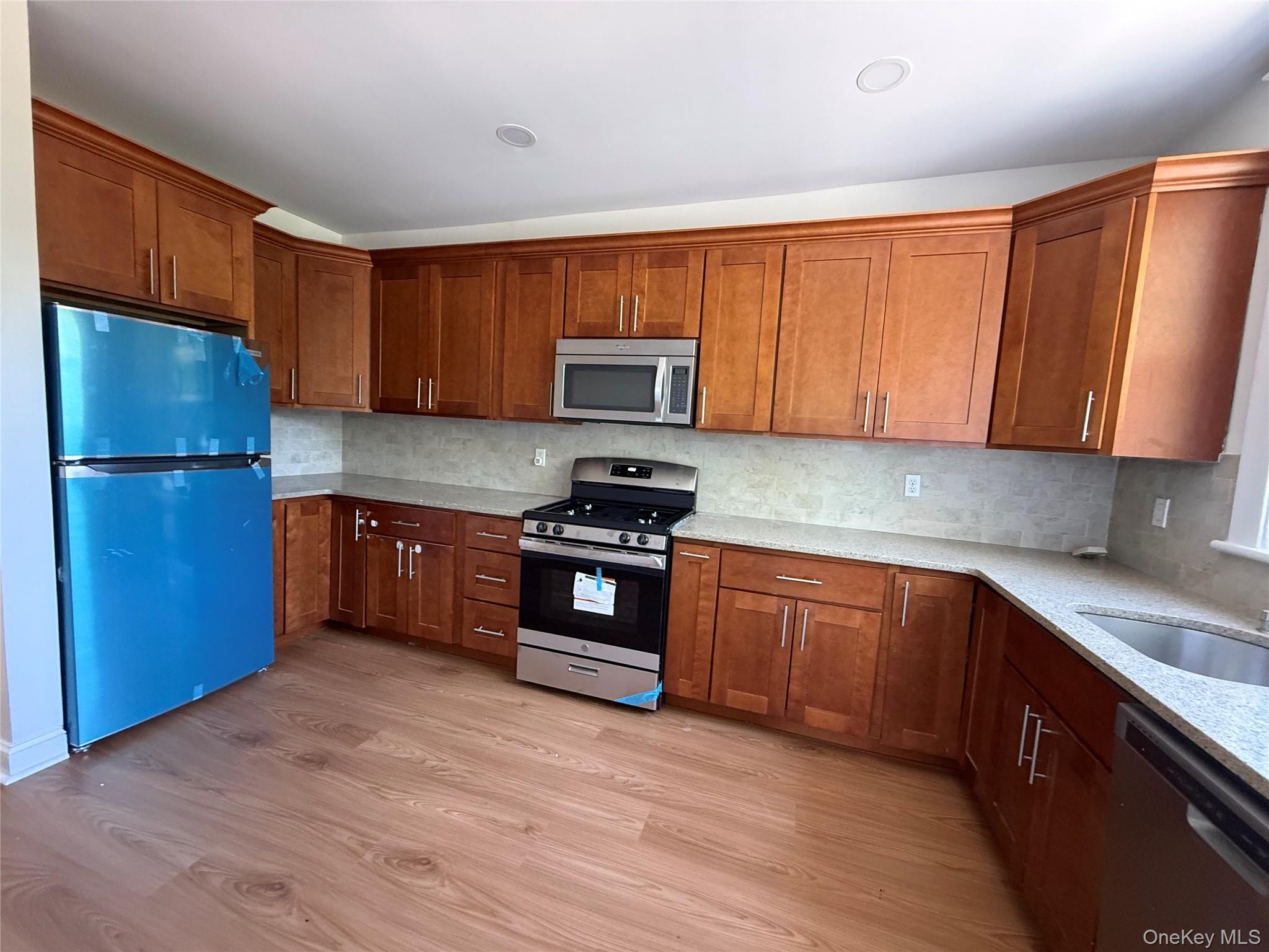 632 Middle Neck Road, Unit 2 Great Neck, NY 11023 - Photo 6 of 21
