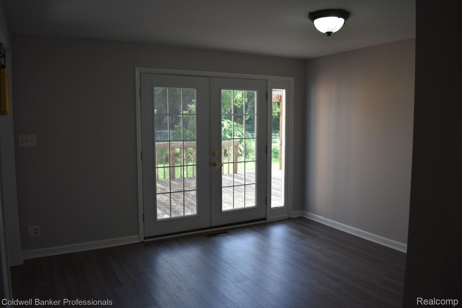 11184 Fenton Road Fenton, MI 48430 - Photo 7 of 19 DSC_0277.JPG