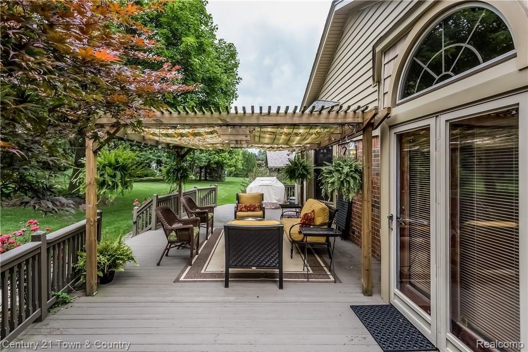 545 Sunlight Drive Rochester, MI 48309 - Photo 58 of 68 058-Deck-4533624-large.jpg