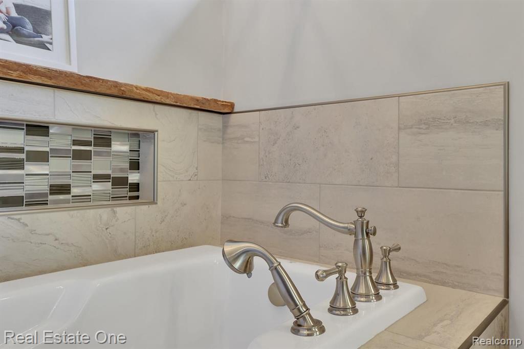 618 Robinson Drive Rochester Hills, MI 48307 - Photo 33 of 47