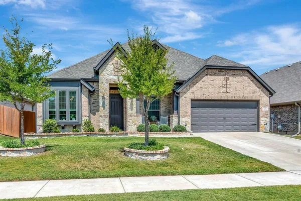 $2,950 | 324 Sugar Creek Lane, Saginaw, TX 76131