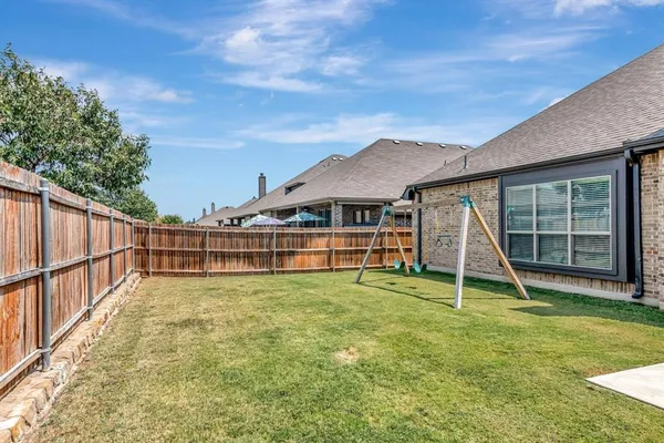 $2,950 | 324 Sugar Creek Lane, Saginaw, TX 76131