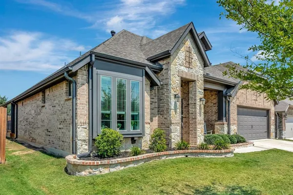 $2,950 | 324 Sugar Creek Lane, Saginaw, TX 76131