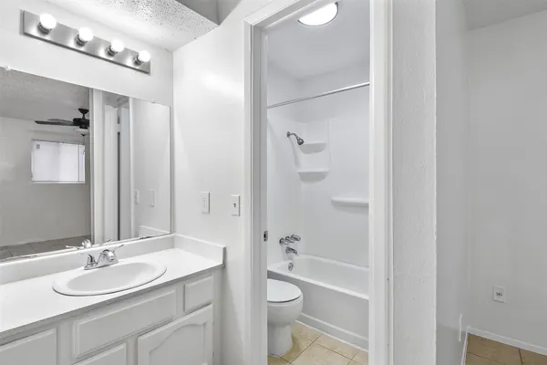 $785 | 2410 Longview Street, Unit D204, Austin, TX 78705