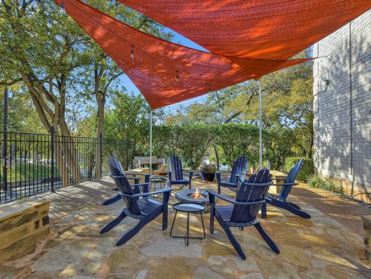 2410 Longview Street, Unit D204 Austin, TX 78705 - Photo 6 of 9 a view of chairs and tables in the patio
