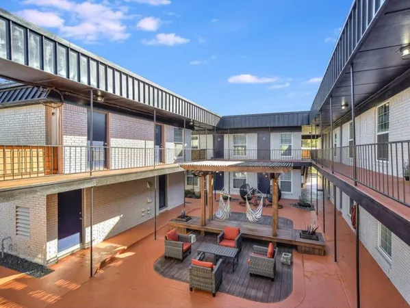 $785 | 2410 Longview Street, Unit D204, Austin, TX 78705