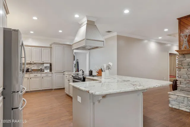 $380,000 | 16634 Highway 330, Abbeville, LA 70510