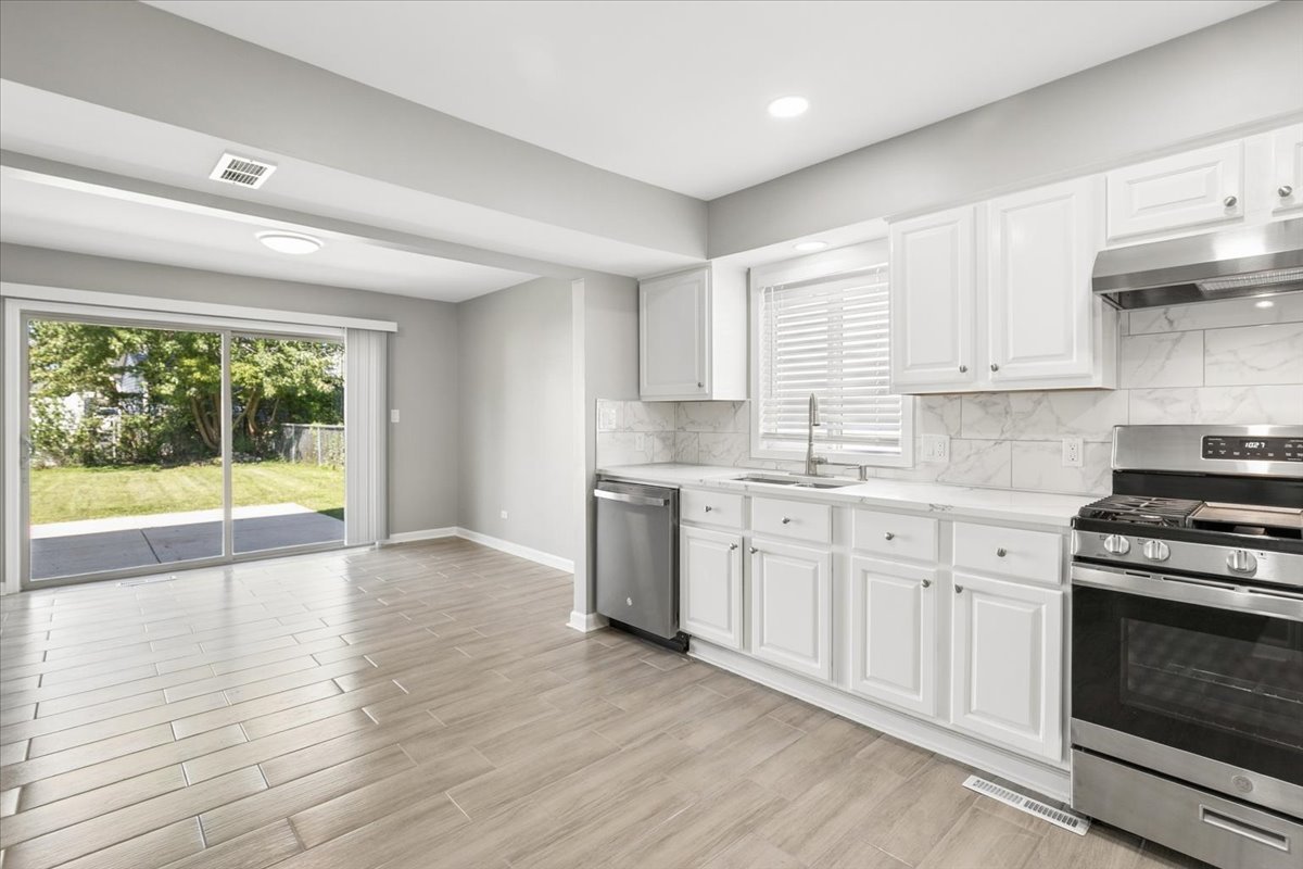 322 Maple Lane Round Lake, IL 60073 - Photo 10 of 28 Gallery Image 10