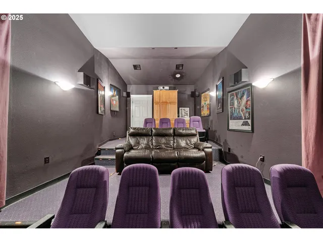 $725,000 | 4385 Berry Lane, Eugene, OR 97404