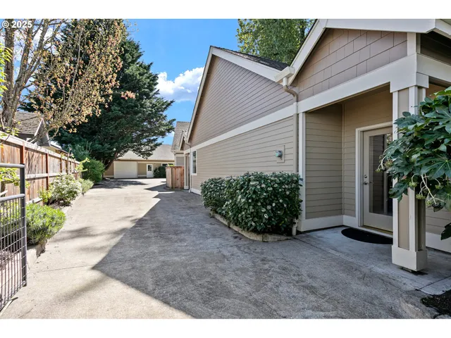 $725,000 | 4385 Berry Lane, Eugene, OR 97404