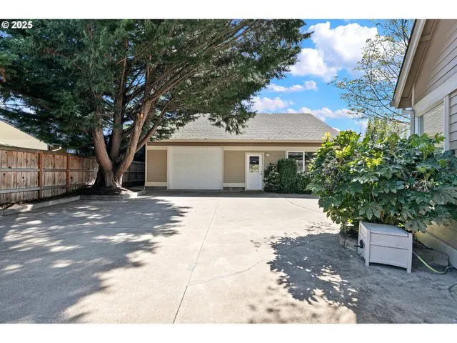 $725,000 | 4385 Berry Lane, Eugene, OR 97404