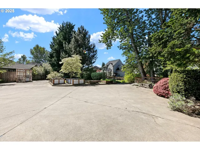 $725,000 | 4385 Berry Lane, Eugene, OR 97404