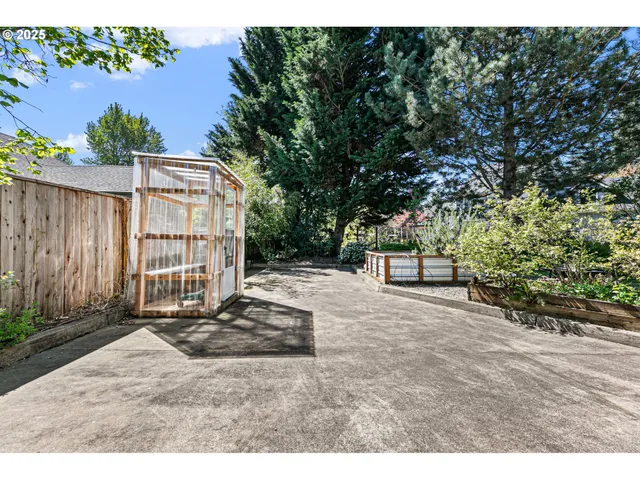 $725,000 | 4385 Berry Lane, Eugene, OR 97404