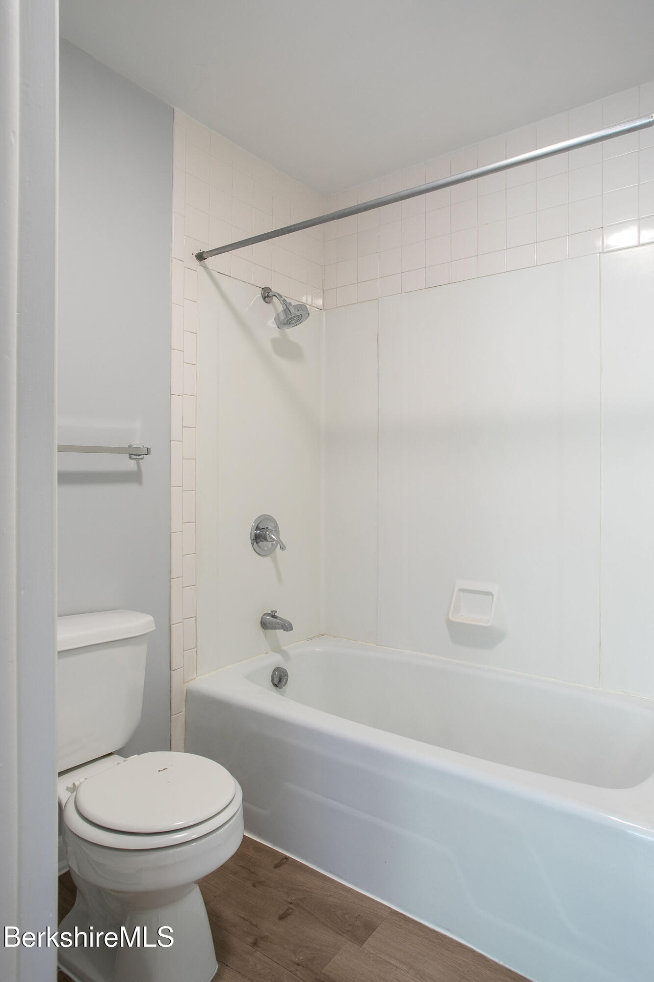 567 South Main Street Sheffield, MA 01257 - Photo 31 of 70 a bathroom with a toilet and a bathtub