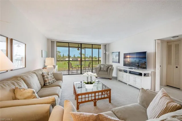 $270,000 | 413 Augusta Boulevard, Unit 305, Naples, FL 34113