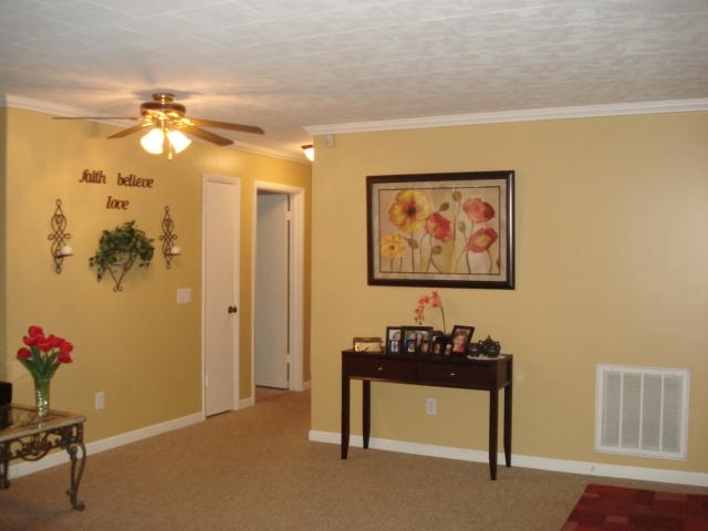 559 Rock Road Morrison, TN 37357 - Photo 13 of 20 Spacious entry foyer.