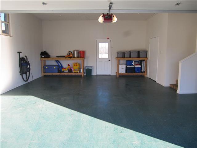 559 Rock Road Morrison, TN 37357 - Photo 4 of 20 Two car attached garage.