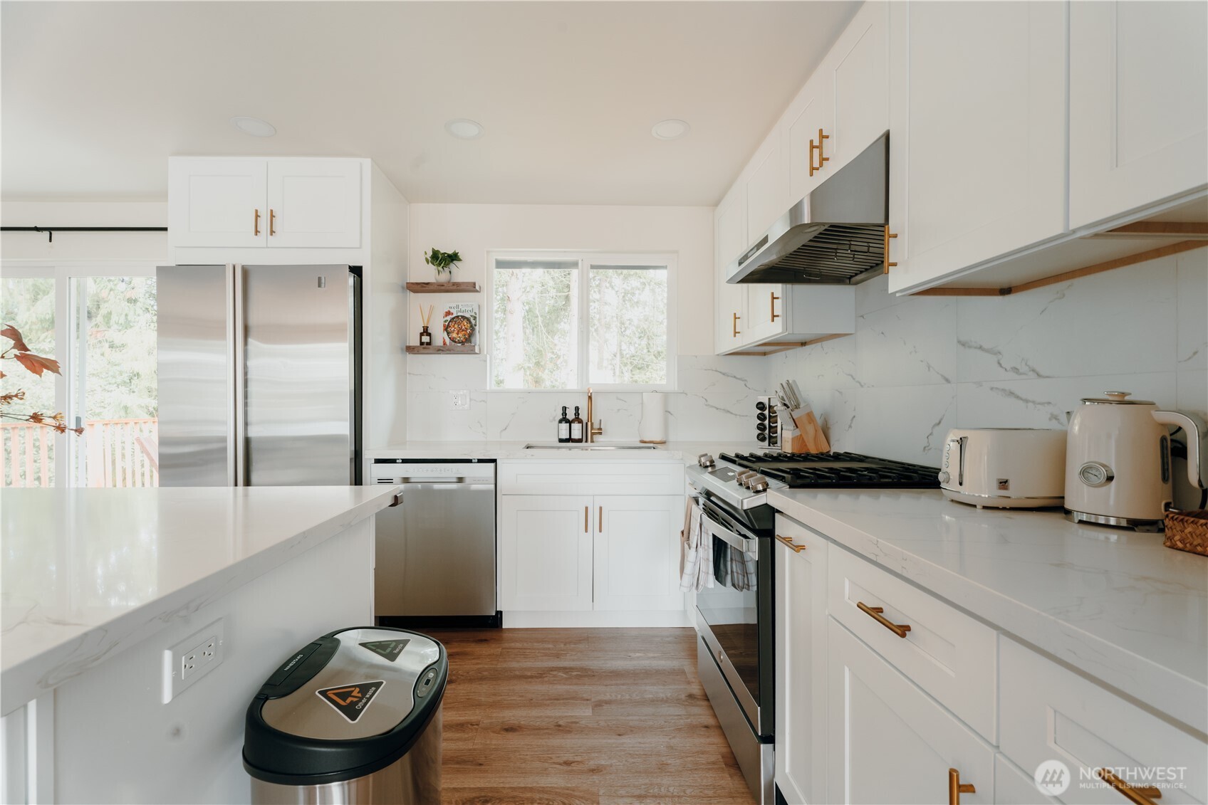 1738 Whitman Avenue Northeast Renton, WA 98059 - Photo 4 of 33