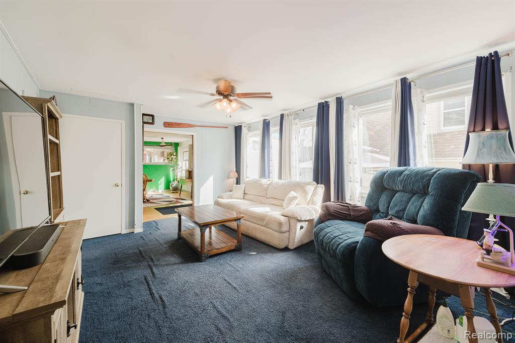 8515 Lake Road Grosse Ile, MI 48138 - Photo 15 of 42 Gallery Image 15