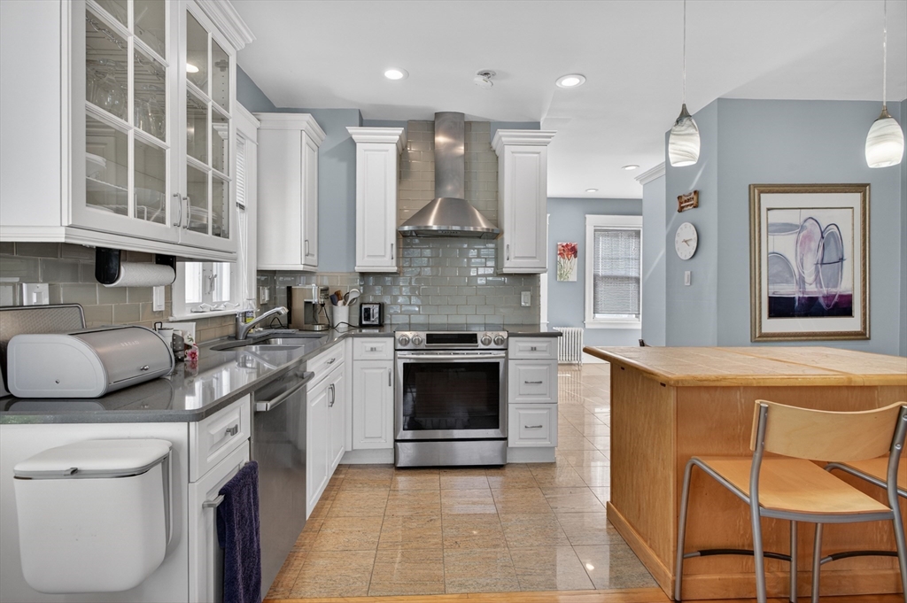 962 Pleasant Street Worcester, MA 01602 - Photo 8 of 32