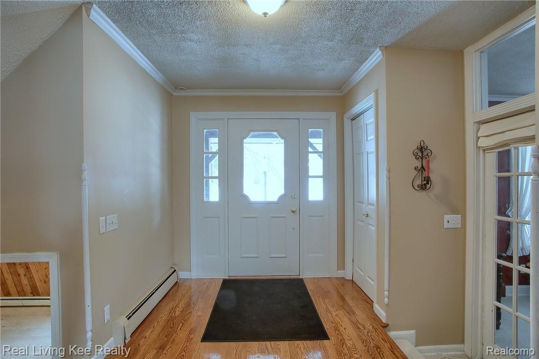 68125 Dequindre Road Oakland, MI 48363 - Photo 4 of 40 4-Foyer.jpg