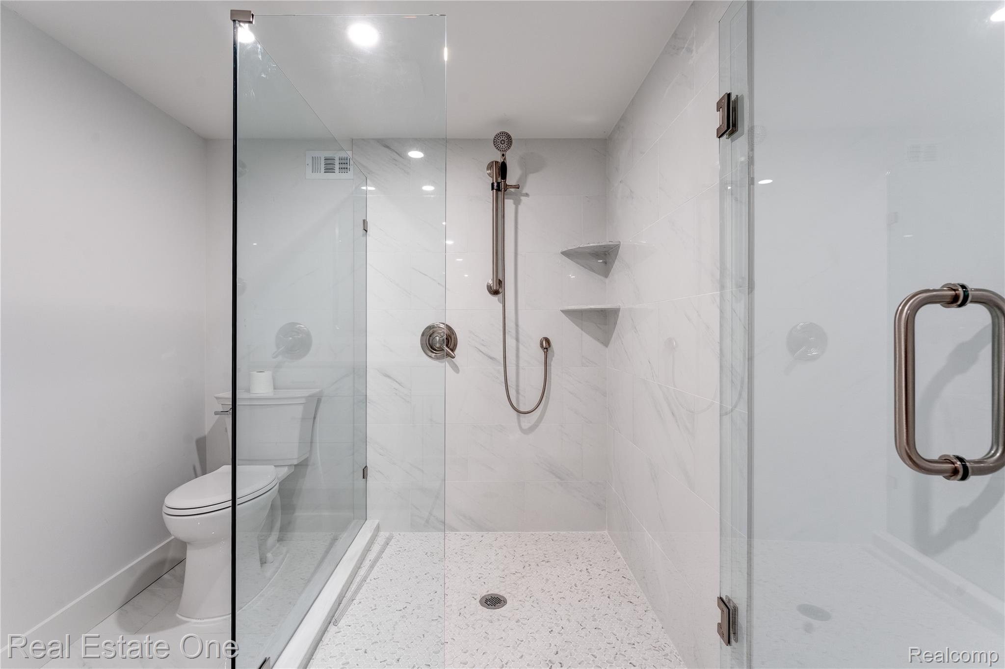 786 South Cranbrook Road Bloomfield Hills, MI 48301 - Photo 29 of 38 Full bathroom with toilet and a marble finish shower