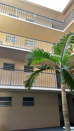 $1,900 | 7910 Camino Real, Unit N412, Miami, FL 33143