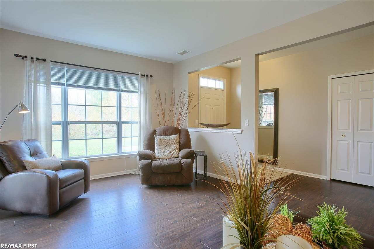46003 Rhodes Drive Macomb, MI 48044 - Photo 4 of 26 50028162-3.JPG