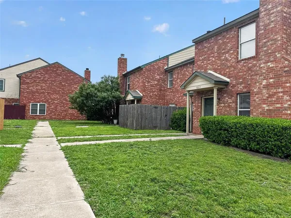 $2,245 | 3211 Roundtree Lane, Garland, TX 75044
