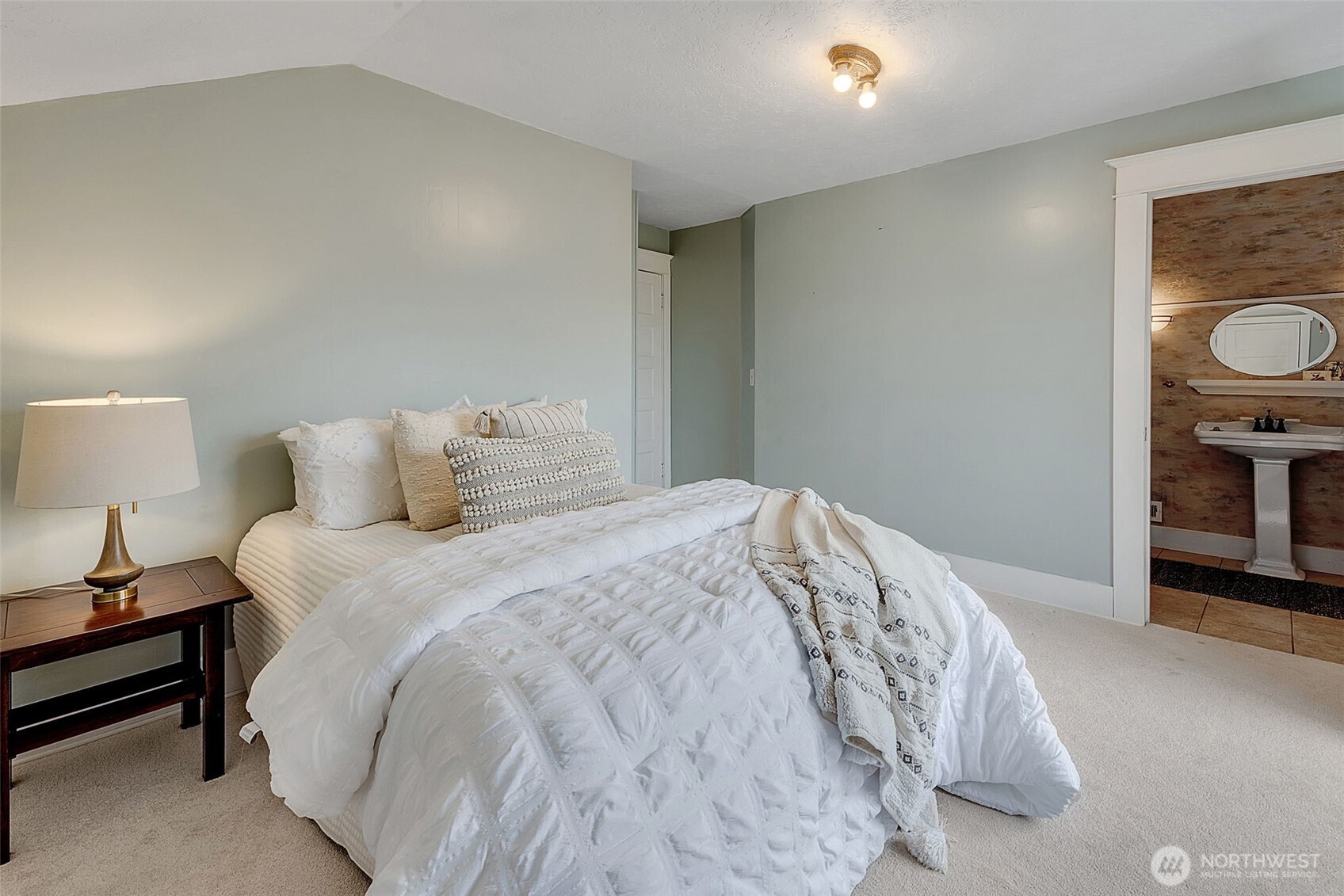 9733 Arrowsmith Avenue South Seattle, WA 98118 - Photo 21 of 39