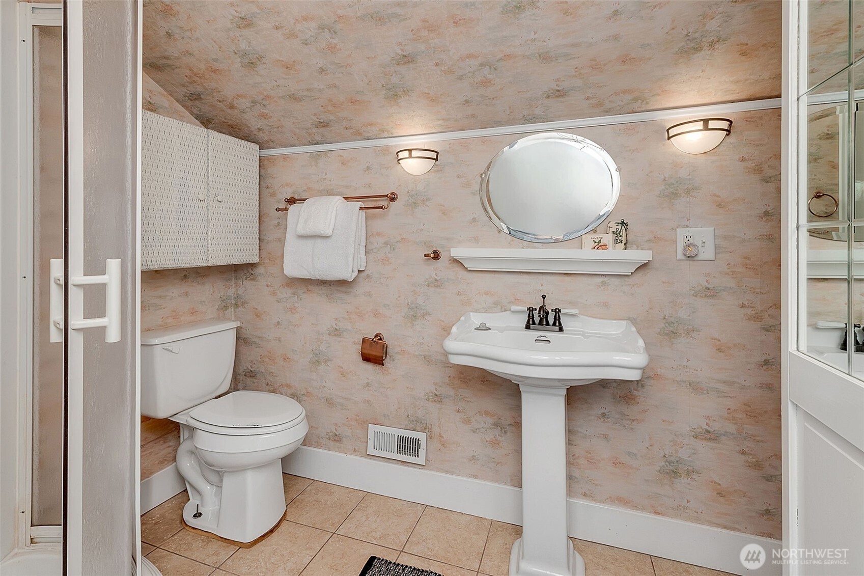 9733 Arrowsmith Avenue South Seattle, WA 98118 - Photo 22 of 39