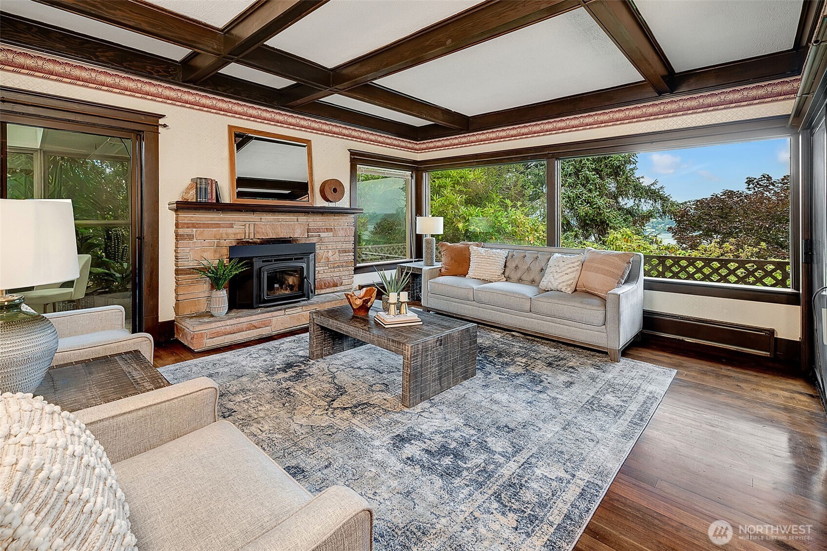 9733 Arrowsmith Avenue South Seattle, WA 98118 - Photo 4 of 39