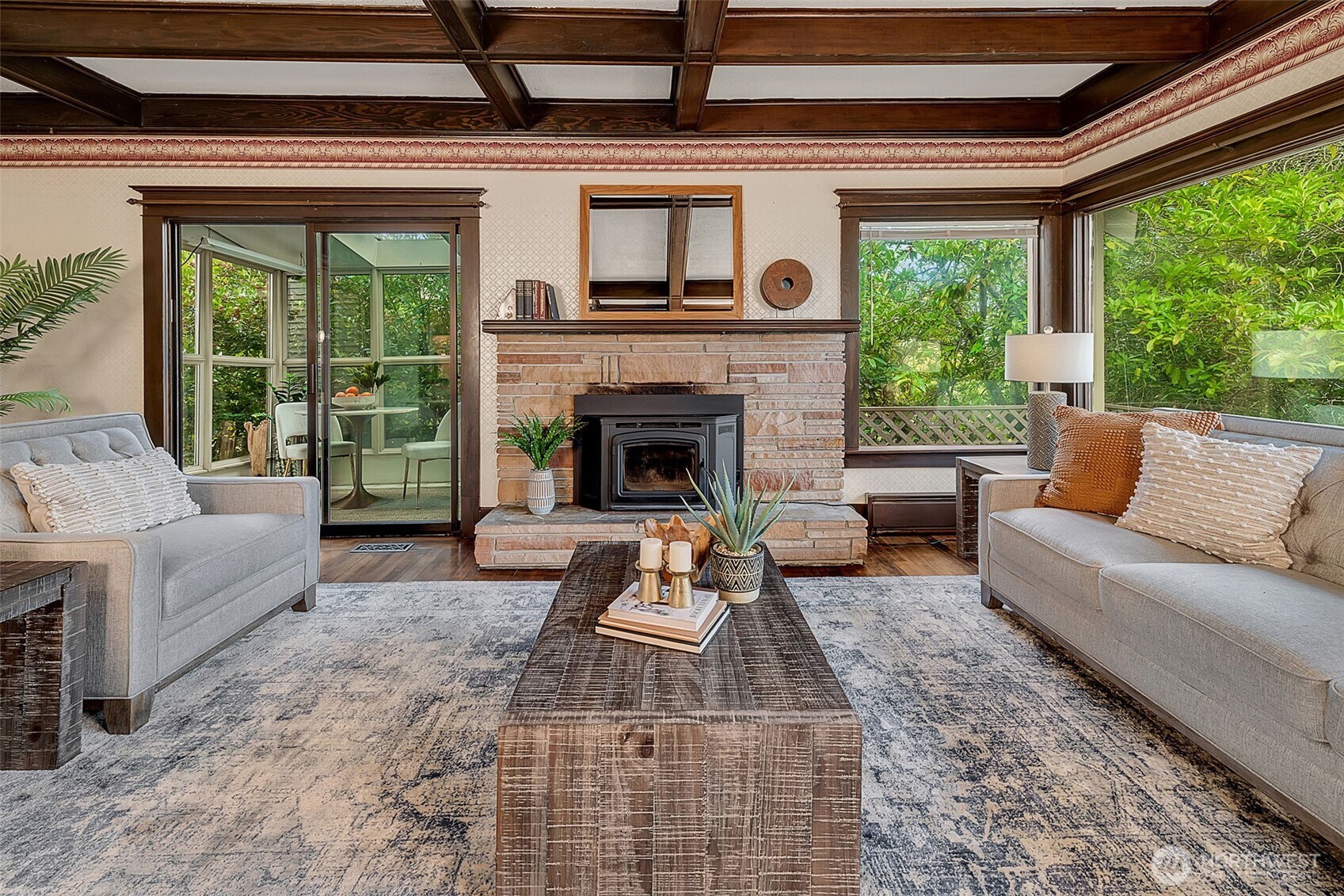 9733 Arrowsmith Avenue South Seattle, WA 98118 - Photo 6 of 39