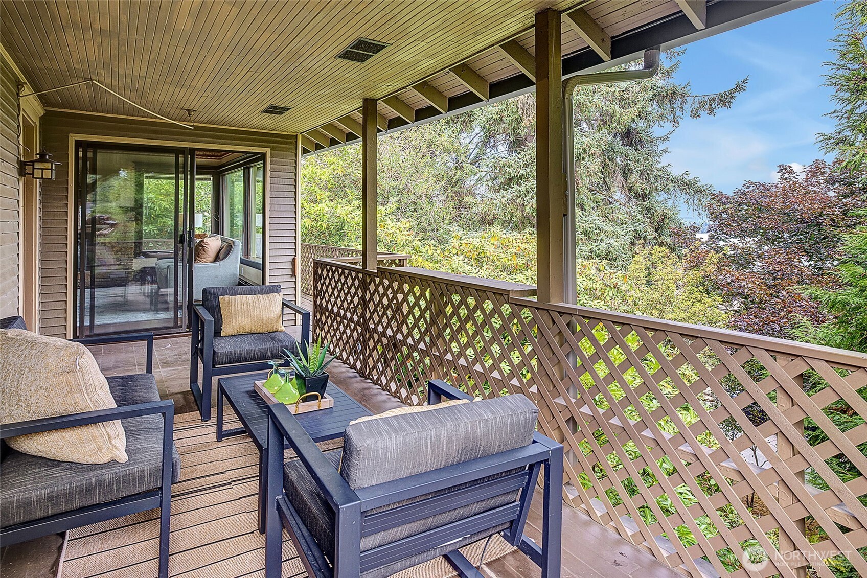 9733 Arrowsmith Avenue South Seattle, WA 98118 - Photo 8 of 39