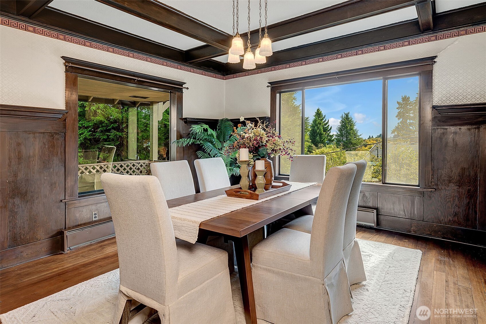 9733 Arrowsmith Avenue South Seattle, WA 98118 - Photo 10 of 39