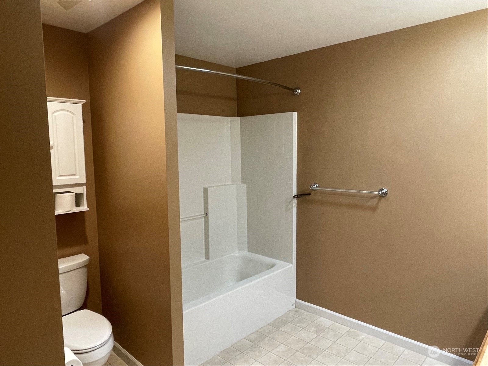 160 East Soderberg Road, Unit E15 Allyn, WA 98524 - Photo 27 of 33 a bathroom with a toilet and a bathtub