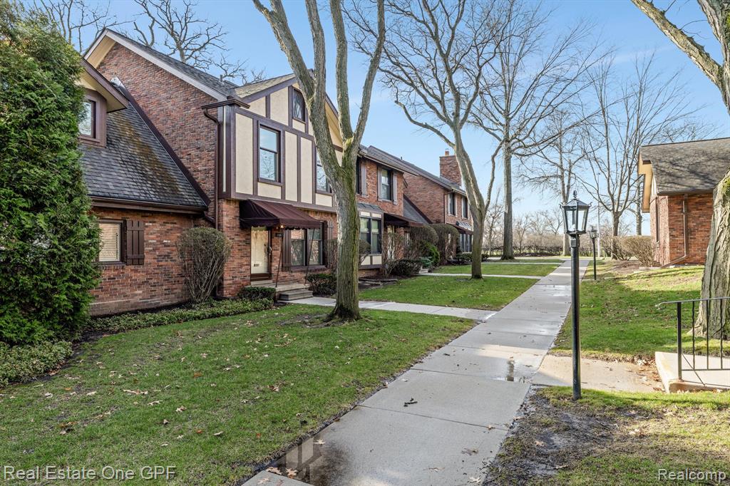 1708 Vernier Road Grosse Pointe Woods, MI 48236 - Photo 2 of 43