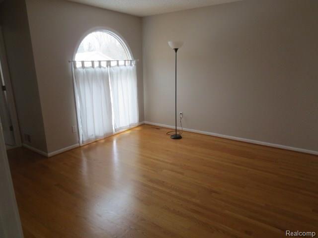 21720 River Ridge Trail Farmington, MI 48335 - Photo 28 of 31 Bedroom 2 Drape 1.jpg